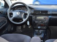 Gebraucht VW Passat Comfortline 101 PS (74 kW) 1998 Silber Limousine