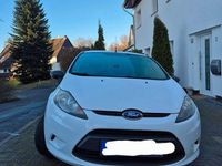 Gebraucht Ford Fiesta 60 PS (44 kW) 2012 Weiß Kleinwagen