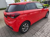 Gebraucht Hyundai i20 Trend 101 PS (74 kW) 2020 Rot Kleinwagen