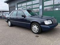 Gebraucht Mercedes E220 150 PS (110 kW) 1994 Blau Limousine