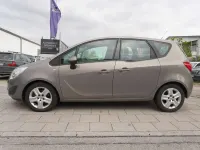 Gebraucht Opel Meriva Edition 131 PS (96 kW) 2010 Muskatgrau/muskat braun(m2) Van / Kleinbus