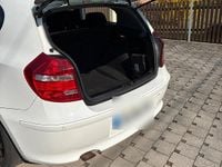 Gebraucht BMW 116 122 PS (89 kW) 2011 Weiß Kleinwagen