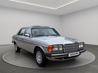 Gebraucht Mercedes E230 136 PS (100 kW) 1983 Blau Limousine