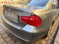 Gebraucht BMW 318 143 PS (105 kW) 2010 Grau Limousine