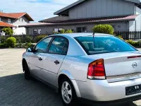 Begagnad Opel Vectra 122 HK (89 kW) 2003 Silver Sedan