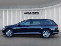 Gebraucht VW Passat Elegance 150 PS (110 kW) 2024 Deep black perleffekt Kombi