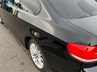 Gebraucht BMW 320 171 PS (125 kW) 2008 Schwarz Coupé