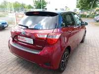 Gebraucht Toyota Yaris Style 101 PS (74 kW) 2017 Rot Kleinwagen