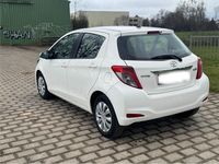 Gebraucht Toyota Yaris 99 PS (72 kW) 2013 Weiß Kleinwagen