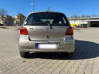Gebraucht Toyota Yaris 65 PS (47 kW) 2004 Grau Kleinwagen