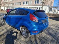 Gebraucht Ford Fiesta Ambiente 65 PS (47 kW) 2013 Blau Kleinwagen