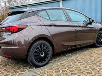 Gebraucht Opel Astra Dynamic 105 PS (77 kW) 2017 Braun Limousine