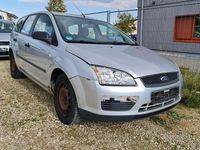 Gebraucht Ford Focus Trend 101 PS (74 kW) 2005 Polarsilber metallic Kombi