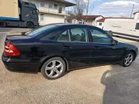 Usado Mercedes E220 150 CV (110 kW) 2004 Negro Berlina