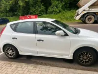 Gebraucht Hyundai i30 90 PS (66 kW) 2011 Weiß Kleinwagen