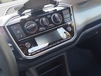 Second-hand VW up! 65 CP (47 kW) 2021 Alb Hatchback