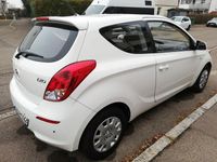 Gebraucht Hyundai i20 Edition 86 PS (63 kW) 2012 Weiß Kleinwagen