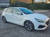 Neu Hyundai i30 97 PS (71 kW) 2025 Atlas white Limousine