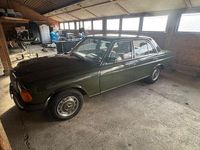 Brugt Mercedes E250 140 HK (102 kW) 1980 Grøn Sedan