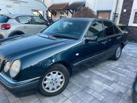 Gebraucht Mercedes E200 Elegance 136 PS (100 kW) 1999 Blau Limousine