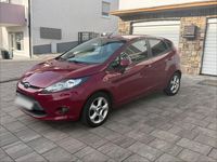 Gebraucht Ford Fiesta 82 PS (60 kW) 2011 Rot Kleinwagen