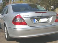 Gebraucht Mercedes E200 Elegance 184 PS (135 kW) 2007 Silber metallic Limousine