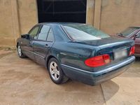 Gebraucht Mercedes E300 177 PS (130 kW) 1997 Grün Limousine