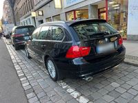Gebraucht BMW 320 184 PS (135 kW) 2012 Schwarz Kombi
