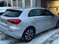 Gebraucht Mercedes A180 116 PS (85 kW) 2022 Silber Kleinwagen