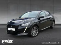 Gebraucht Peugeot e-208 Allure 100 kW (136 PS) 2023 Perla nera schwarz (metallic) Kleinwagen