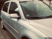 Usado Mazda 2 Impuls 75 HP (55 kW) 2008 Cinzento Citadino