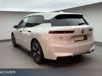 Gebraucht BMW iX Sport Line 300 kW (408 PS) 2025 Alpinweiß uni SUV