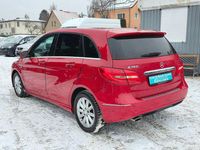 Gebraucht Mercedes B180 122 PS (89 kW) 2012 Rot Van / Kleinbus