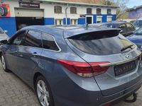 Gebraucht Hyundai i40 Premium 141 PS (103 kW) 2015 Blau Kombi