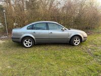 Gebraucht VW Passat 101 PS (74 kW) 2001 Grau Limousine