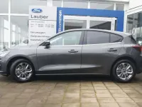 Gebraucht Ford Focus Titanium 125 PS (91 kW) 2023 Magneticgrau (grau) Limousine