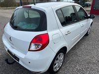 Gebraucht Renault Clio III Dynamique 75 PS (55 kW) 2011 Weiß Kleinwagen