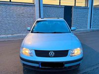Gebraucht VW Passat 105 PS (77 kW) 1999 Grau Limousine