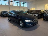 Gebraucht VW Passat Business 150 PS (110 kW) 2023 Blau Kombi