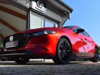 Neu Mazda 3 Homura-Line 140 PS (102 kW) 2026 Rot Limousine