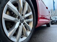 Gebraucht VW Passat 122 PS (89 kW) 2023 Rot Kombi