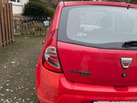Gebraucht Dacia Sandero 75 PS (55 kW) 2010 Rot Limousine