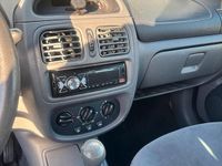 Gebraucht Renault Clio II 60 PS (44 kW) 2000 Silber Kleinwagen