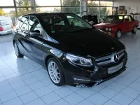 Gebraucht Mercedes B200 156 PS (114 kW) 2015 Kosmosschwarz Kleinwagen