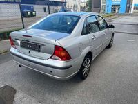 Gebraucht Ford Focus Ghia 131 PS (96 kW) 2003 Polarsilber metallic Limousine