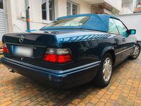 Gebraucht Mercedes E220 150 PS (110 kW) 1996 Blau Cabrio