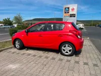 Gebraucht Hyundai i20 85 PS (62 kW) 2012 Rot Kleinwagen