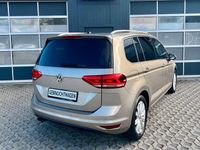 Gebraucht VW Touran Highline 150 PS (110 kW) 2016 Gold Van / Kleinbus