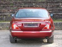 Używany Jaguar XJ8 298 KM (219 kW) 2003 Czerwony Sedan/Limuzyna