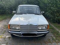 Gebraucht Mercedes 200 60 PS (44 kW) 1982 Weiß Limousine